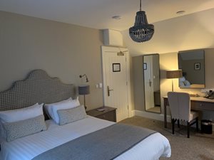 The-Salthouse-Hotel-double-bedroom